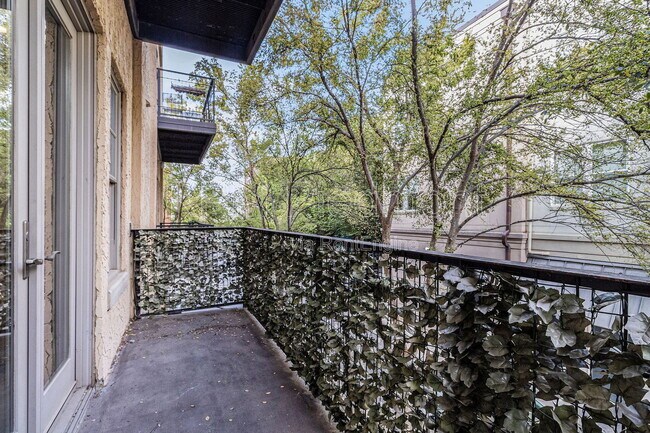 Photo - 925 Garrett St Unit 216