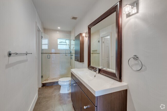 Studio, 1BA - 281SF - Bathroom