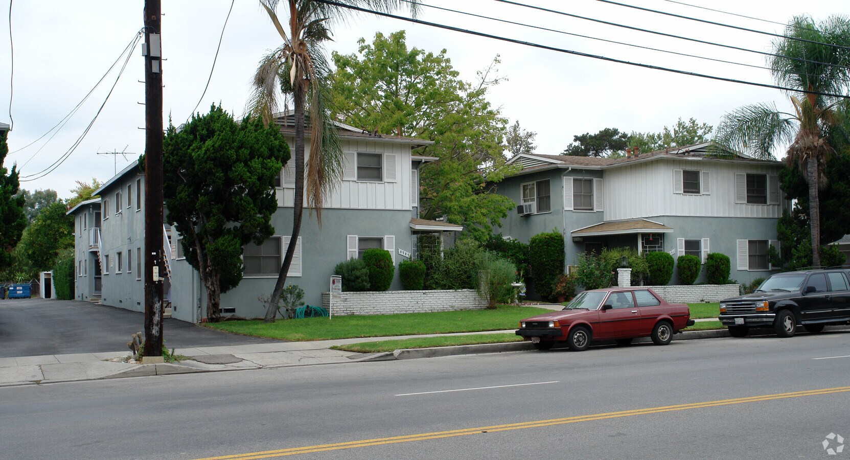 Photo - 4945-4951 Whitsett Ave Apartments