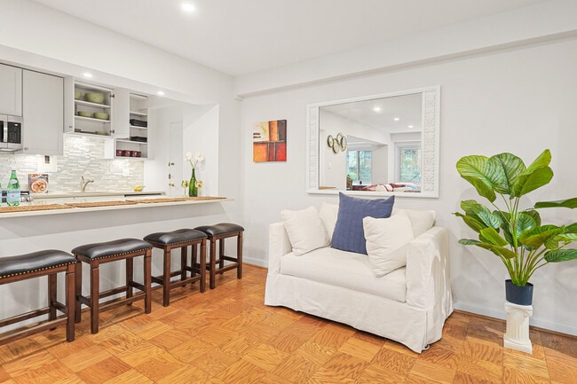 Photo - 4201 Cathedral Ave NW Unit 503W