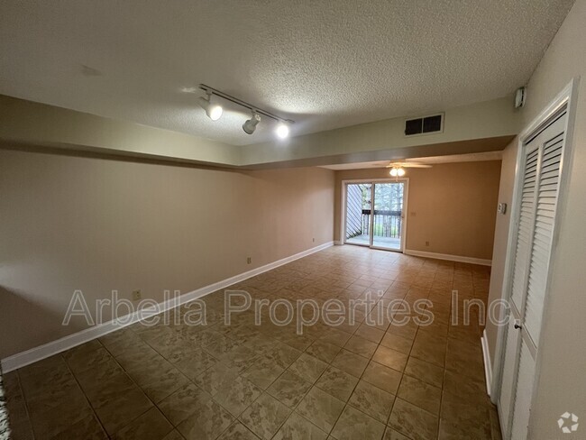 Building Photo - 420 W Jackson Blvd Unit Apt 15