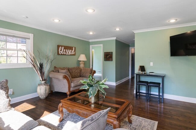 Photo - 3525 Creighton Rd SW