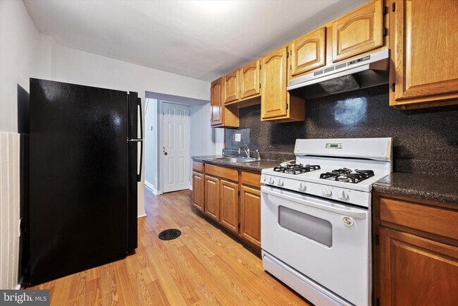 Photo - 2575 E Huntingdon St