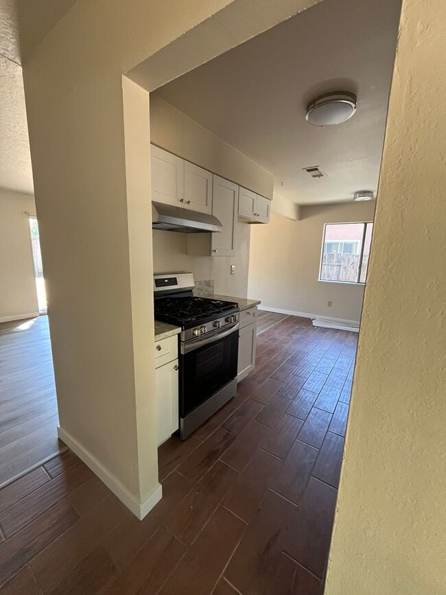 Photo - 304 Tennyson Dr