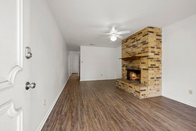 Photo - 3004 Manor Ln Unit B