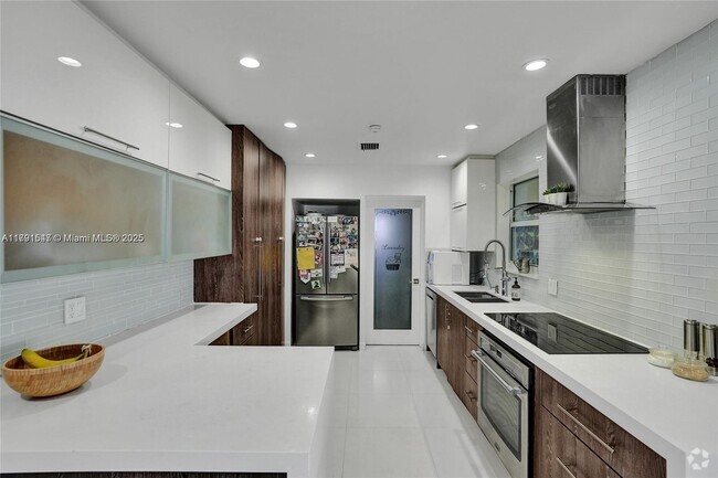 Building Photo - 2575 NE 214th St Rental