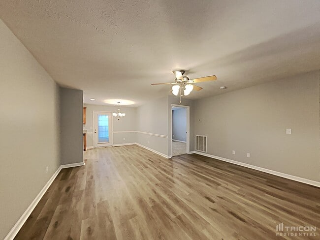 Photo - 1605 Mary Ct