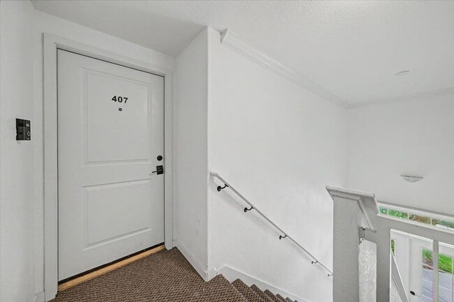 Photo - 407 Village Ln