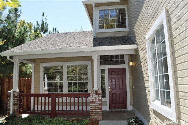 Photo - Comfortable Contemporary  Furnished home