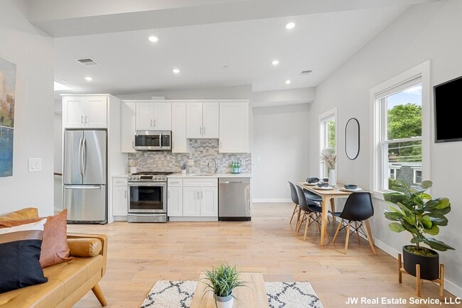 Photo - 338 Hurley St Apartments Unit 3