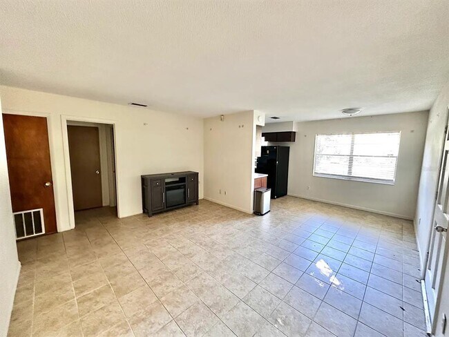 Photo - 838 E Indiana Ave