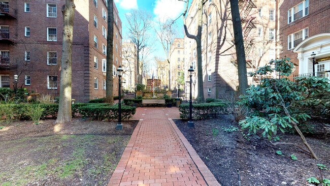 Photo - Hampton Court