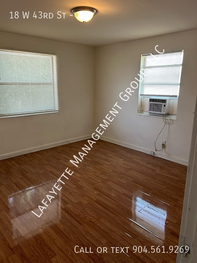 Photo - 18 W 43rd St Unidad 22