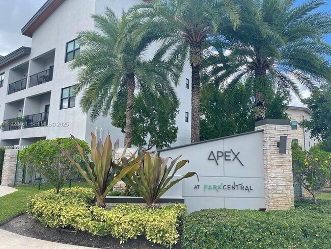 Building Photo - 7865 NW 104th Ave Unit 3