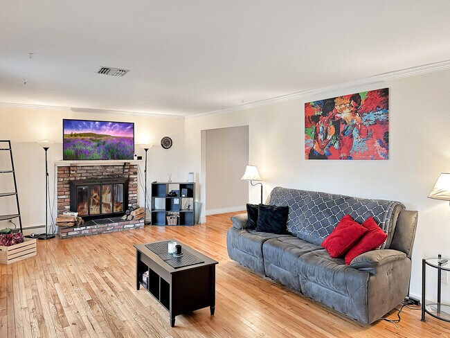 Living Room - 10 Miller Place Rd