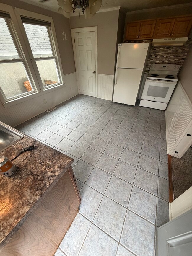Building Photo - 686 Cumberland Hill Rd Unit 1 Rear