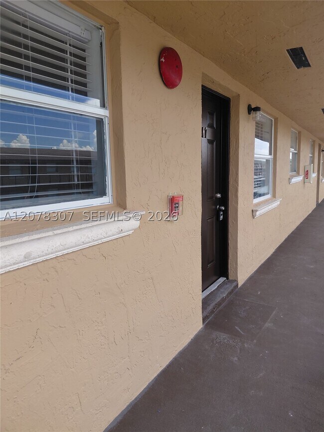 Building Photo - 5461 W 24th Ave Unit 67