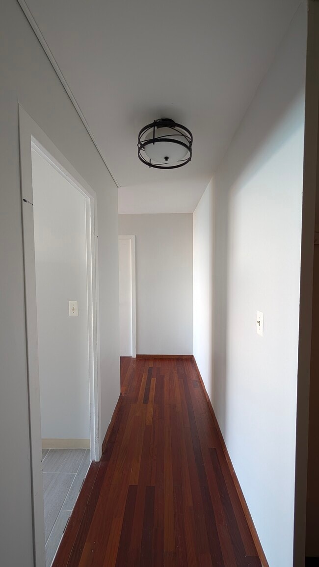 Front hall - 6301 N Sheridan Rd Unit 6L