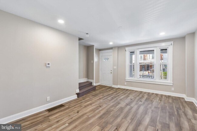 Photo - 5536 Pine St