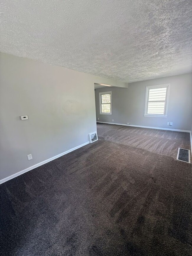 Photo - 3 bedroom 1 bath single family home for rent - Akron OH