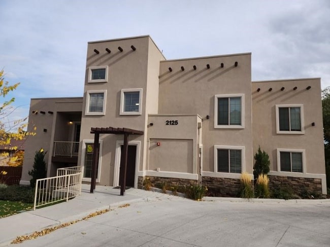 Photo - 2125 King St