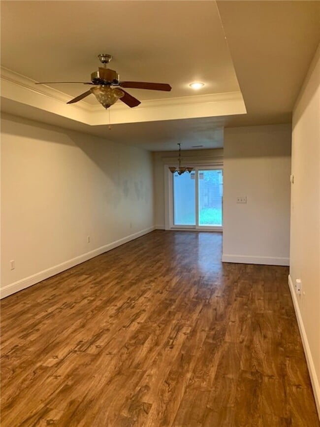 Photo - 810 Baker St NW