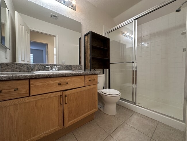 Photo - 4741 Ashington St