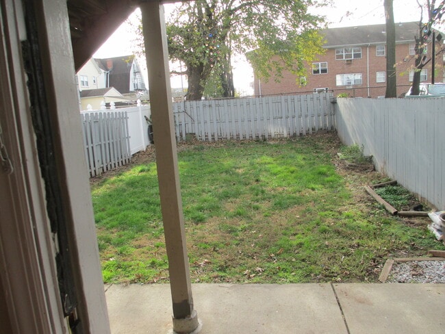 Photo - 208 Vine St Unit 1 Floor