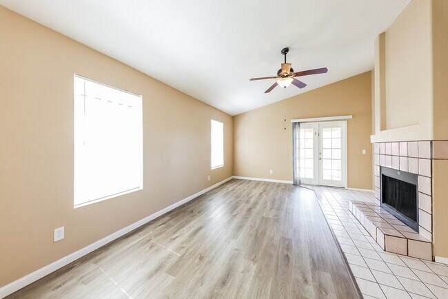 Photo - 8015 W Laurel Ln