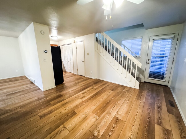 Photo - 220 E 8th Ave