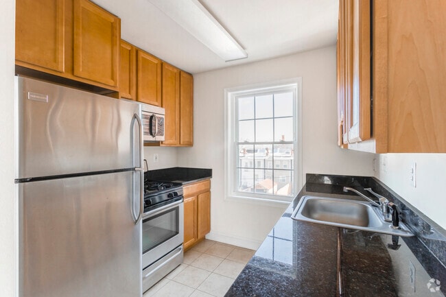 1HAB, 1BA - 459 ft² - Courtyard on Constitution