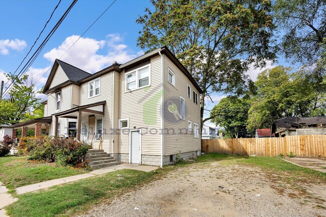 Photo - 1 Bed, 1 Bath Upstairs Unit - Move in Ready!