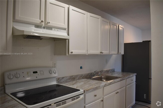 Building Photo - 2300 Superior St Unit 1 Rental
