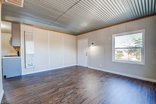 Photo - 18 Magnesium St