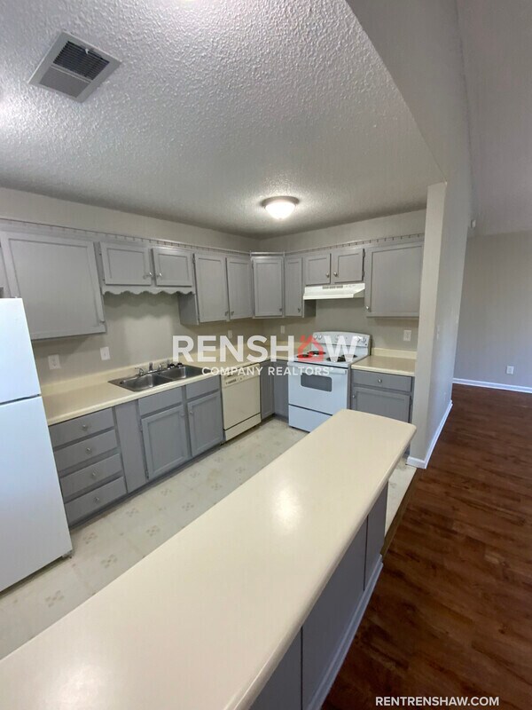 Photo - 642 Gibson Rd