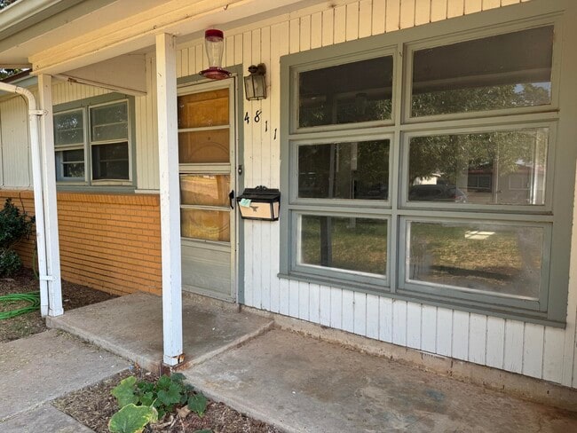 Photo - 4811 52nd St