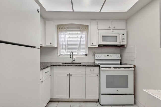 Photo - 2660 Barkley Dr E Unidad B