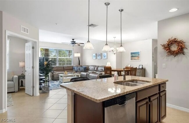 Building Photo - 8500 Violeta St Unit 102