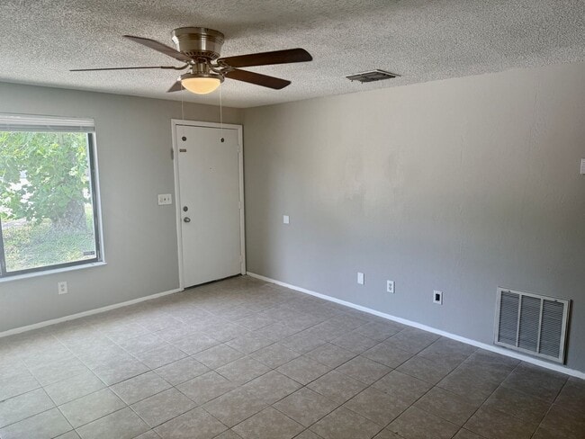 Photo - 3/2 in Port Richey!