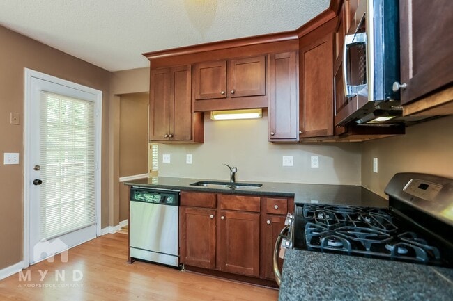 Photo - 2574 Overlake Dr