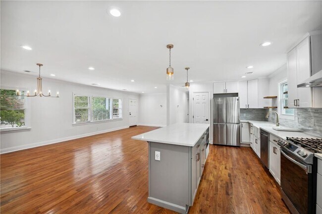 Photo - 1249 Goodwin Rd NE