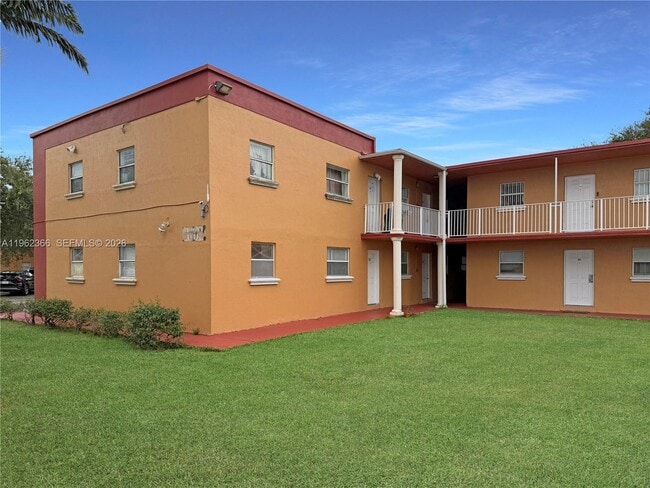 Building Photo - 1245 W 24th St Unit 108