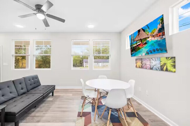 Room in Townhome on Kings Mountain St