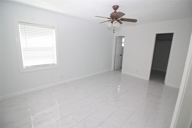 Photo - 160 SW 127th Ave