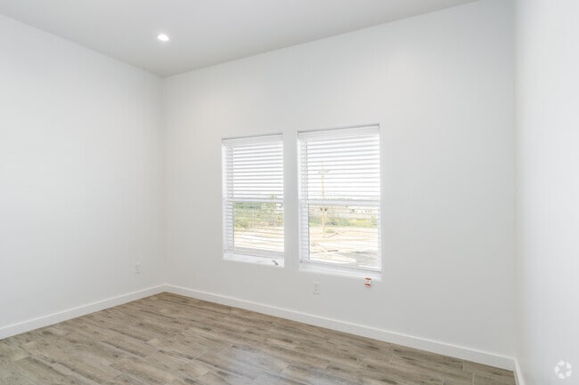 3BR, 2BA - 1270SF - Primary Bedroom