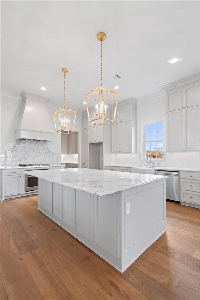 Photo - Elegant new construction in The Lakes at Harveston