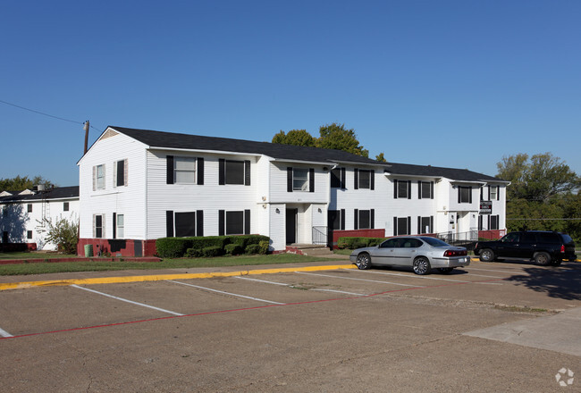 Building Photo - Southern Oaks Apartments