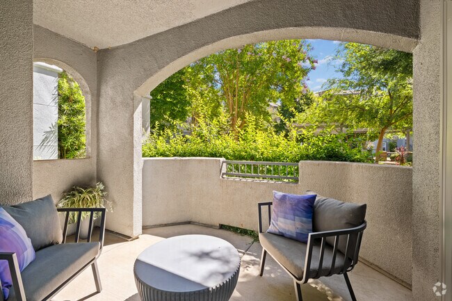 2BR, 1BA - 932SF - Patio