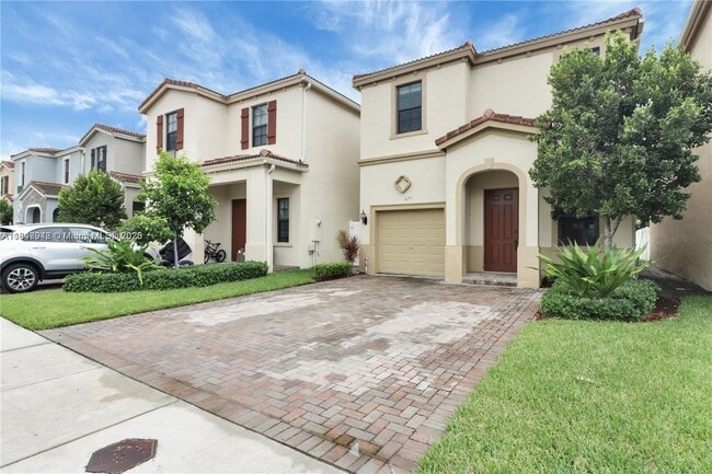 Photo - 673 NE 191st St