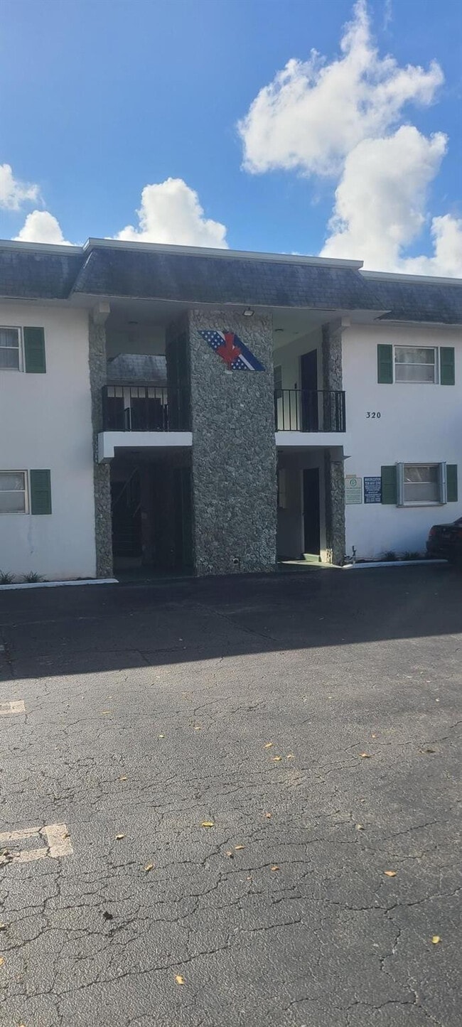 Building Photo - 320 SW 1st St Unit D 6